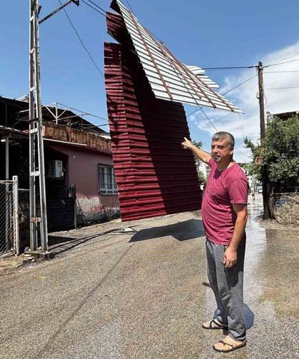 Ağustos ayında çatı uçtu, vatandaşlar o anı anlattı