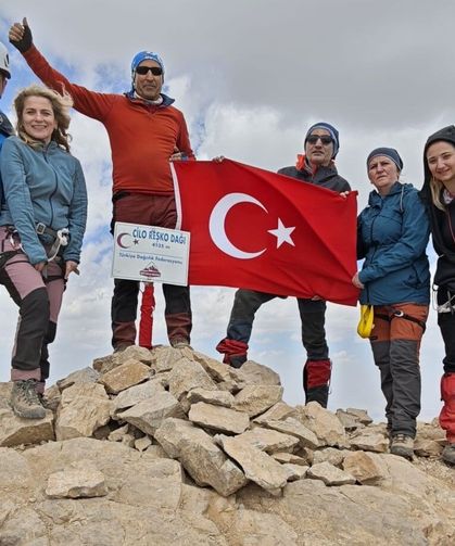 Ankara'dan Hakkâri'ye uzanan zirve macerası: 7 dağcı Reşko'yu aştı