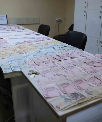 Antalya'da yakalanan dilencinin üzerinden 17 bin TL çıktı