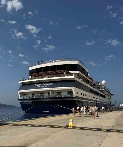 Bodrum'a 2 gemi birden geldi