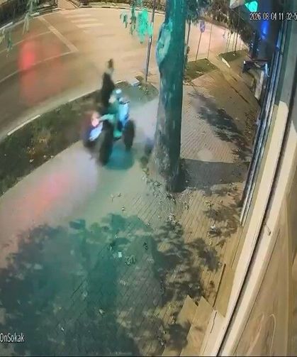 Bursa'da kaza dehşeti saniye saniye kamerada...ATV ile yolun karşısına geçerken canından oldu