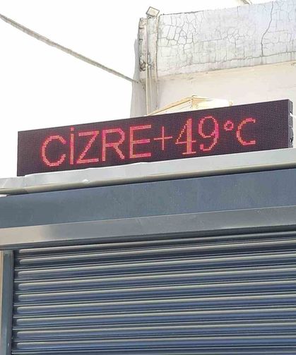 Cizre'de termometre 49 dereceyi gösterdi, caddeler boş kaldı