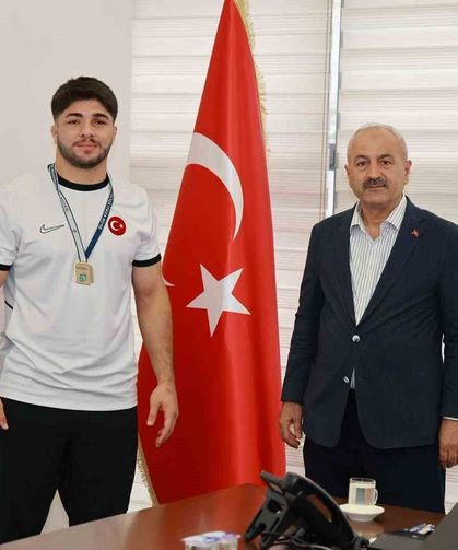 Güreşçi Alperen Tokgöz Akdeniz Oyunları'nda Türkiye'yi temsil edecek