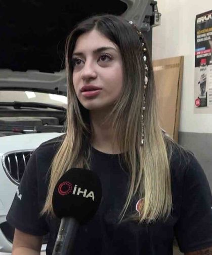Kadınların da yapabileceğini gösterdi: 19 yaşındaki genç kız tamirhanede ter döküyor
