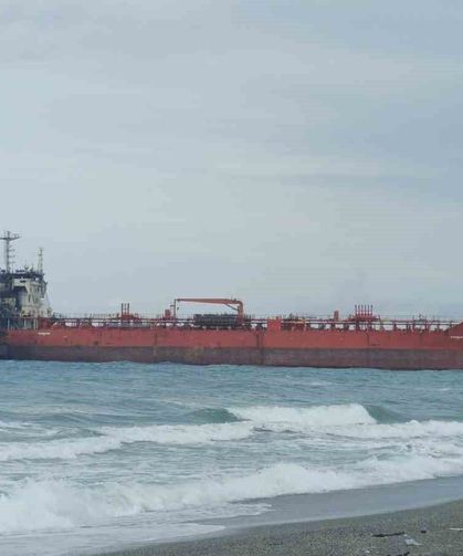 Karadeniz'de dron saldırısına uğrayan gemi Samsun'da karaya oturdu