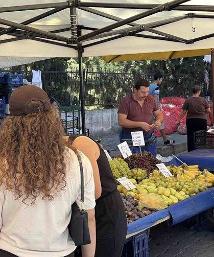 Kırklareli'nde semt pazarlarındaki fiyatlardan hem vatandaş hem de pazarcı memnun