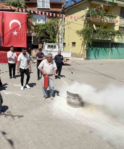 Köyde kendi yangın söndürme sistemini kurdular, itfaiyeden eğitim aldılar