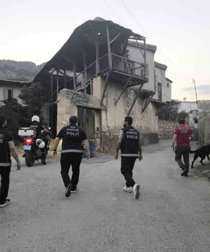 Kozan'da narkotik uygulamasında aranan terör örgütü üyesi yakalandı