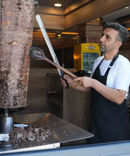 Muş'ta döner ustaları 60 dereceyi bulan sıcaklıkta mesai yapıyor