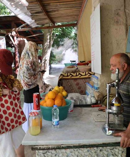 Ömrünün yarısından fazlasını turistlere adadı