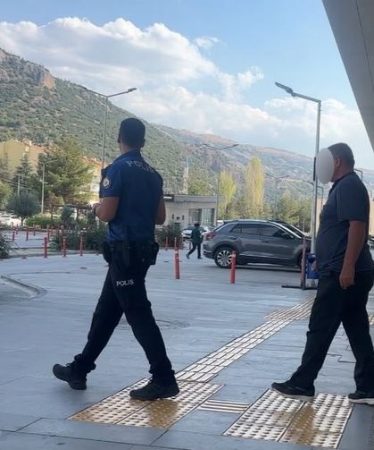 Park kavgasında komşularını bıçaklayan şüpheli tutuklandı