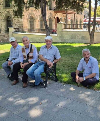 Tekirdağ'da sıcak hava bunaltıyor: Vatandaşlar gölgelik alanlara akın etti