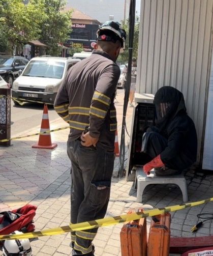 Trafoda yangın çıktı, vatandaşlar ATM'den para çekmeye devam etti