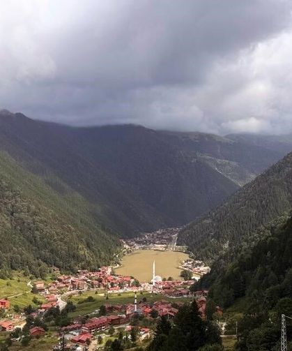 Uzungöl, yağış sonrası kahverengine büründü
