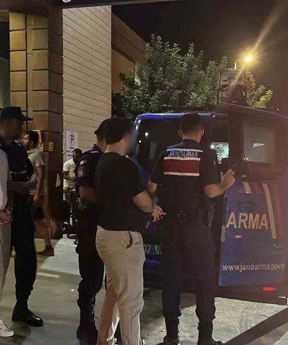 Vize dolandırıcılığı operasyonunda şüpheliler ve yakınları gazetecilere tepki gösterdi