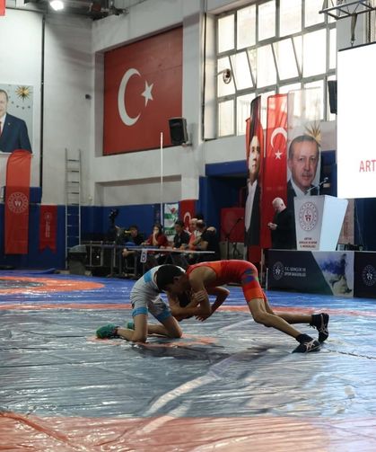 20 Ülkeden 140 sporcu, Artvin'de minderde