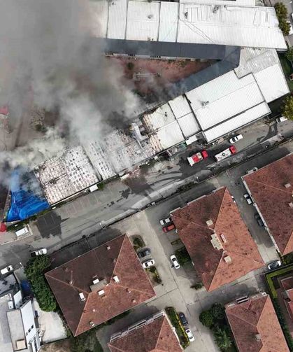 Alevler restoranı sardı: 15 araç ve 27 personelle yangın kontrol altına alındı