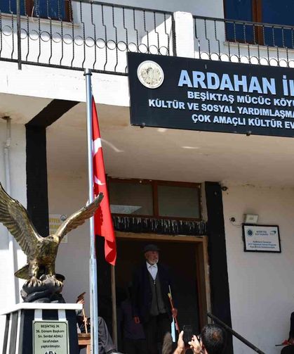 Beşiktaş Köyü'nde yapılan kartal heykeli, Serdal Adalı'nın katıldığı törenle açıldı
