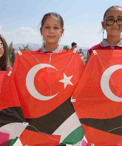 Çocukların ortak dileği 'savaşlar bitsin' oldu: Uçurtmalar Filistinli yaşıtları için yükseldi