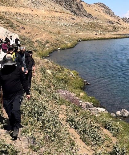 Doğaseverlerden 3 bin 500 rakımlı Sat Gölleri'ne yolculuk