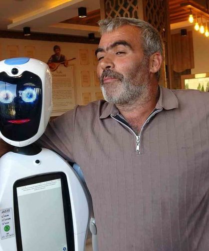 Erzurumlular robot Şukufe'yi çok sevdi: 'Ağzı olsa cağ kebabı yiyecek'