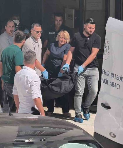 Eski sevgilisini silahla öldürdükten sonra aynı silahla kendini vurdu