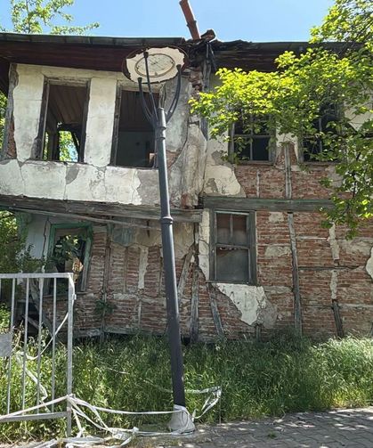 Gölcük'te 2 metruk bina daha yıkıldı