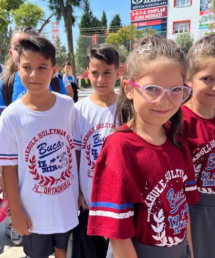 Görenler gözlerine inanamıyor: 27 çift ikiz aynı okulda