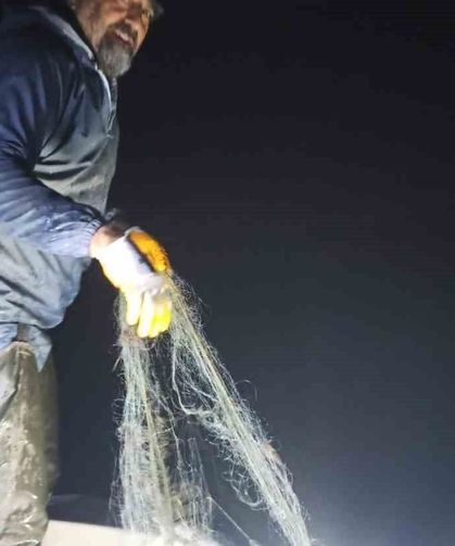 Kovada Gölü'nde kaçak avcılık yapılan 600 metre uzatma ağına el konuldu