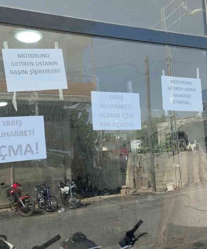 Motosiklet tamir ustası, tamirhanede yarış muhabbetini ve küfrü cama astığı yazıyla yasakladı