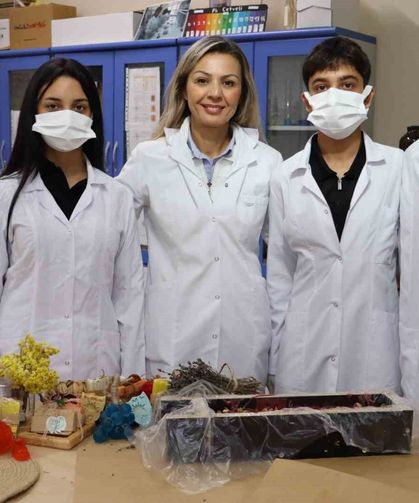 Öğrenciler atık yağları sabuna dönüştürdü