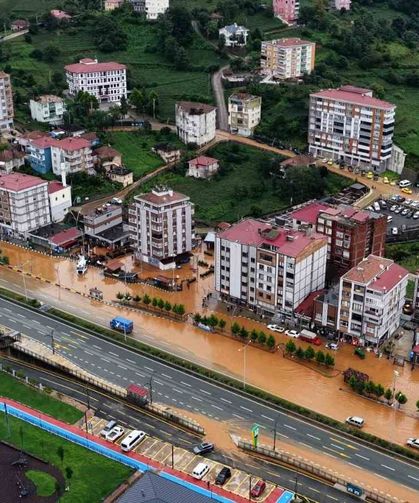 Rize'nin İyidere ilçesinde selin ortaya çıkardığı manzara havadan görüntülendi