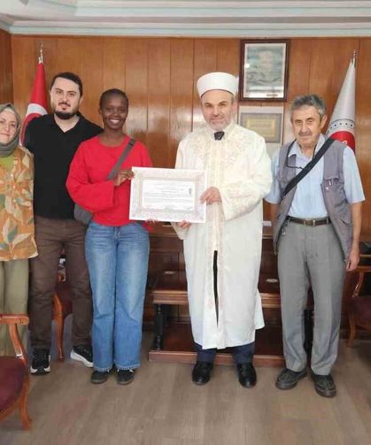 Samsun'a gelin olan Kenyalı 'Kosgei' Müslüman oldu, 'Sıla' ismini aldı