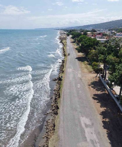 Samsun'da kıyı erozyonu yola kadar ulaştı, yapıları tehdit ediyor