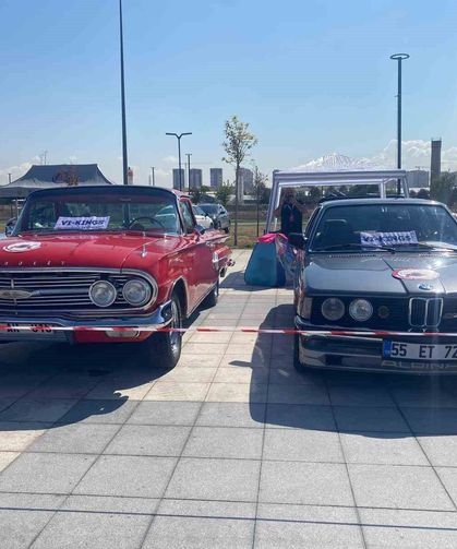 Sincan'da klasik otomobil tutkunları bir araya geldi