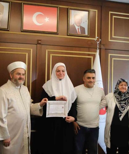 Sultan 2. Abdülhamid'in hayatı ve kişiliğinden etkilenen Alman kadın Müslüman oldu