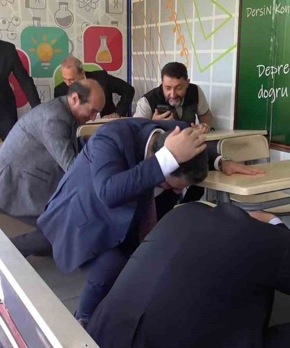 Tatbikatta 'depremi başlatıyoruz' dedi, depreme yakalandılar