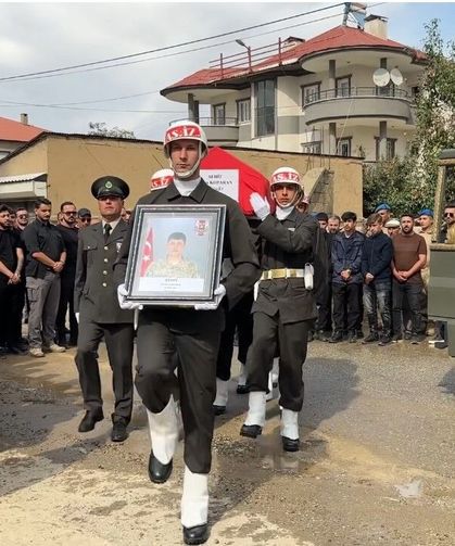 Yüksekova'nın şehidi gözyaşları arasında toprağa verildi