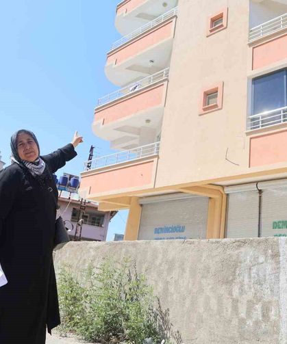 Zorluk içerisinde kazandığı parayla ev almak isteyen kadının hayali iki kez yarıda kaldı