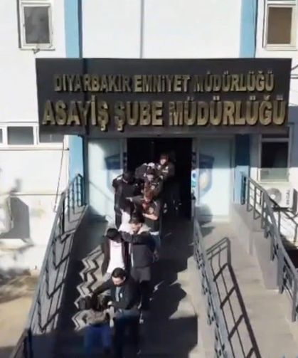 Ucuz araç kiralama vaadiyle tuzağa düşürdüler: 'Patinaj' operasyonunda 12 tutuklama
