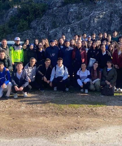 130 öğrenci ve 20 öğretmen doğa yürüyüşünde buluştu