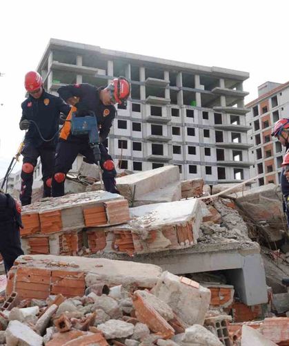 28 saniyelik deprem senaryosu 3 ili harekete geçirdi
