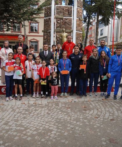 512 sporcu Cumhuriyet coşkusu için ter döktü