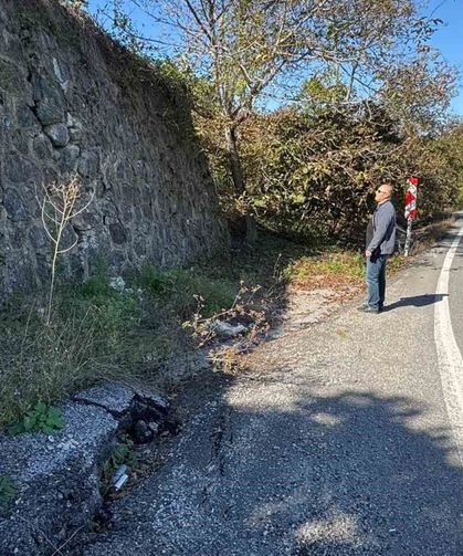 Aşırı yağışlar istinat duvarını çatlattı