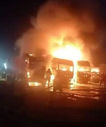 Beylikdüzü'nde tır garajı kundaklandı: 4 araç küle döndü