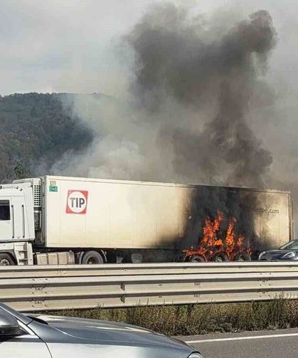 Bolu Dağı tünel çıkışında tır alev alev yandı