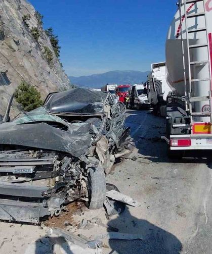Bolu'da tır ile pikap çarpıştı: 1 ölü, 2 yaralı