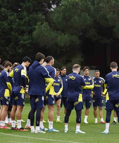 Fenerbahçe, Dirk Kuyt yönetiminde çalıştı