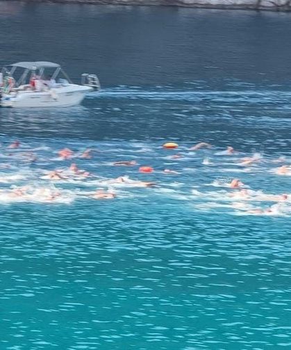 Fethiye'de bin 600 sporcu Ölüdeniz'e kulaç attı
