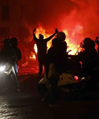 Fransa'daki protestolarda 1 kişi öldü, bin 800'den fazla kişi gözaltına alındı
